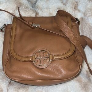 Tory Burch Amanda Round crossbody leather purse